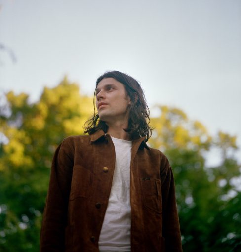 JAMES BAY INVITES THE WORLD TO DANCE WITH NEW SINGLE ‘CHEW ON MY HEART’