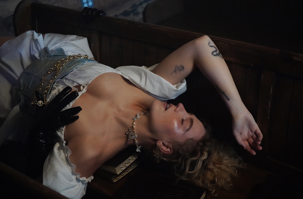 KAT CUNNING’S NEW MUSIC VIDEO IS A DECLARATION OF QUEER LOVE, KINK CURIOSITY, AND PERSONAL EMPOWERMENT