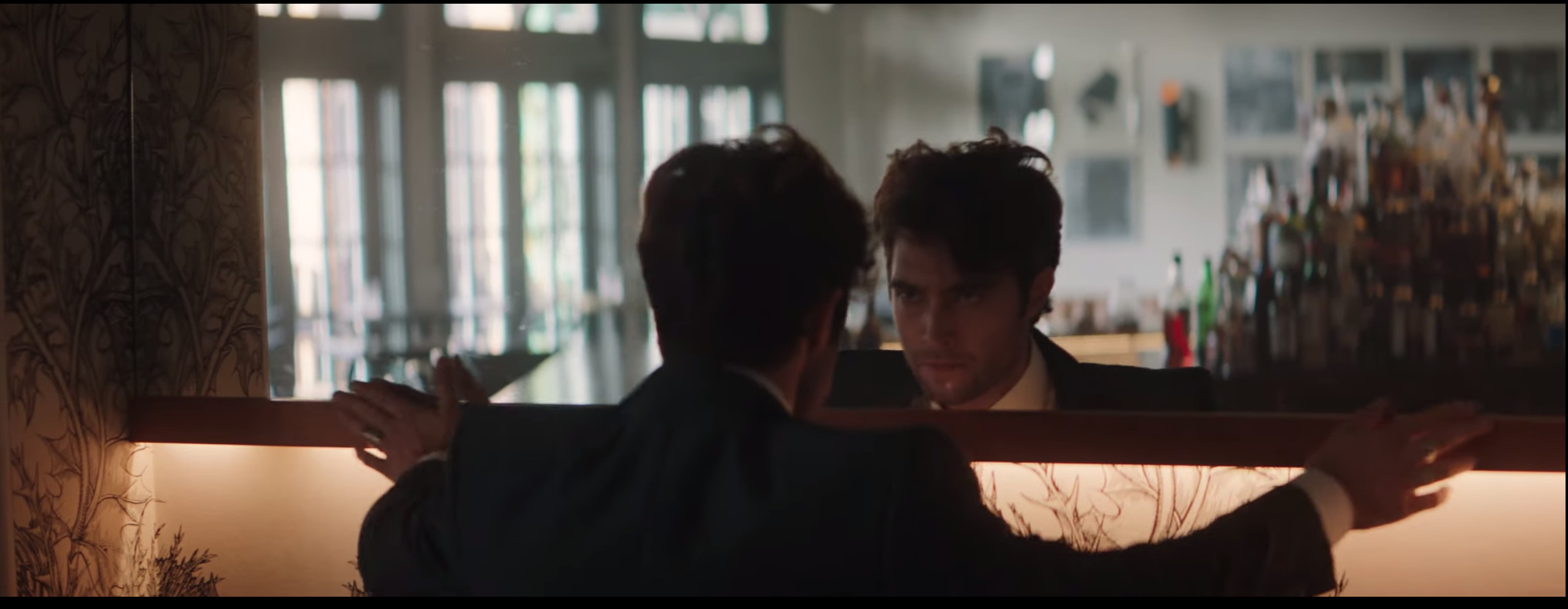 Read more about the article VIDEO PREMIERE: EASTON- "ON HOLIDAY"