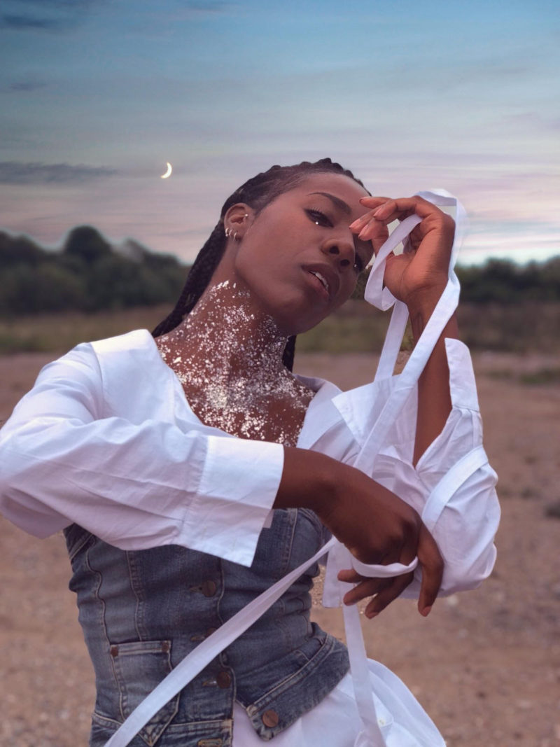 Read more about the article TRACK PREMIERE: Pheeyownah – "Scent/Sweat"
