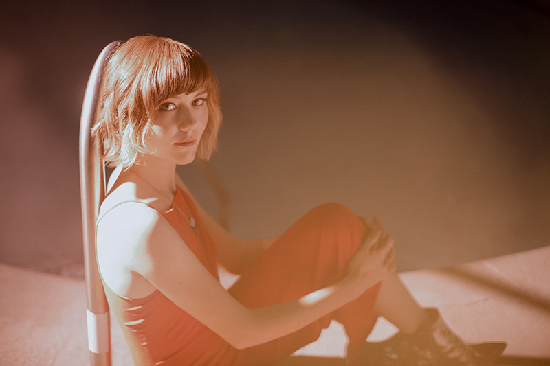 Read more about the article MOLLY TUTTLE’S ‘WHEN YOU’RE READY’ IS A HEEL-TAPPING TESTIMONY OF AMERICANA