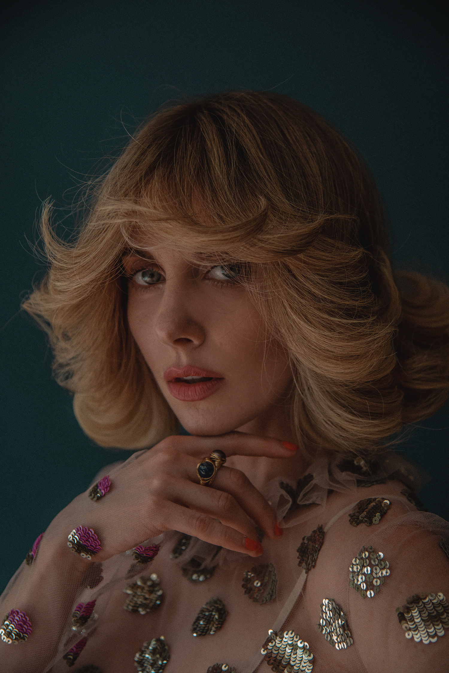 Read more about the article LADYGUNN NO. 18 COVER STORY: EXPANDING AND EXPLORING THE MANY FACETS OF ALISON BRIE