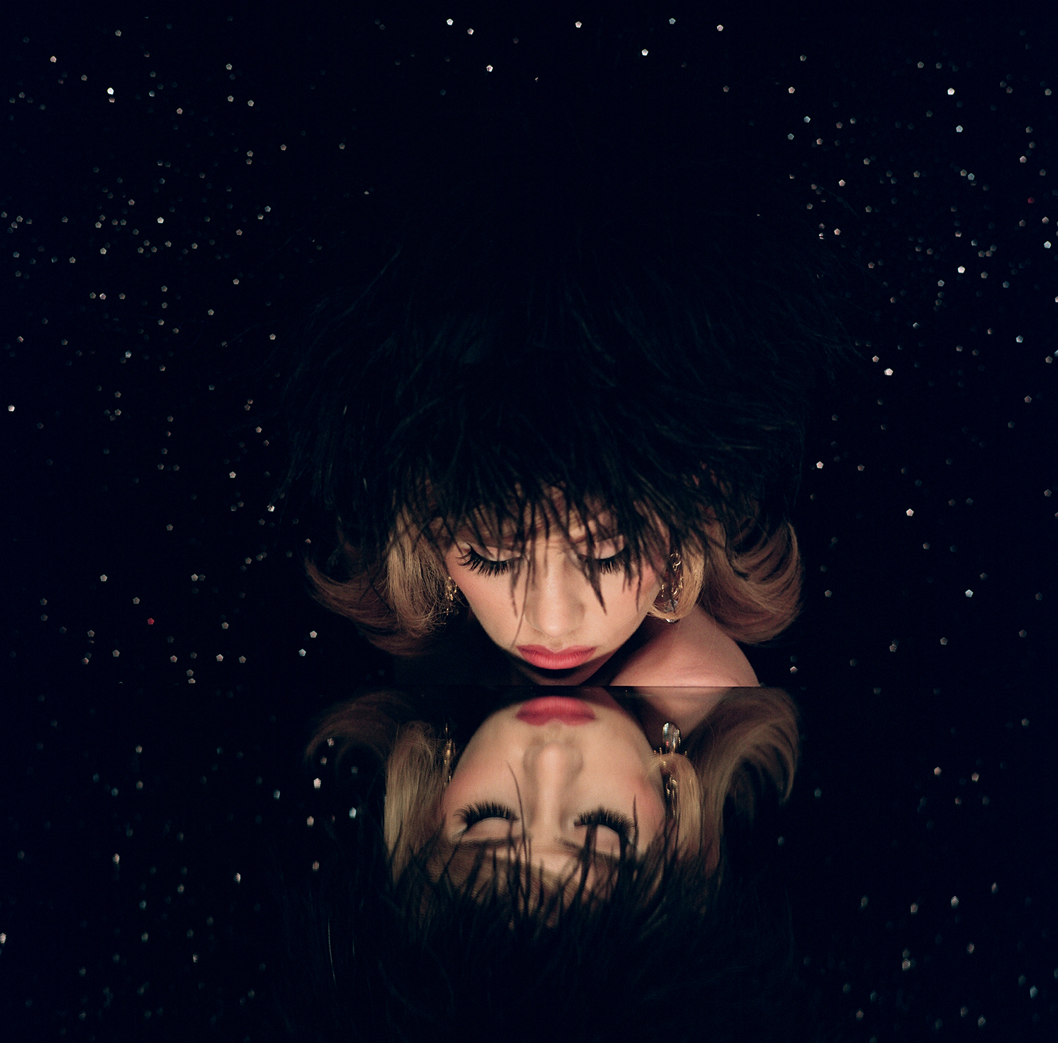 Read more about the article LADYGUNN NO. 18 COVER STORY: FROM FASHION MUSE TO MUSICIAN, SUKI WATERHOUSE IS THE ULTIMATE COOL-GIRL MULTIHYPHENATE