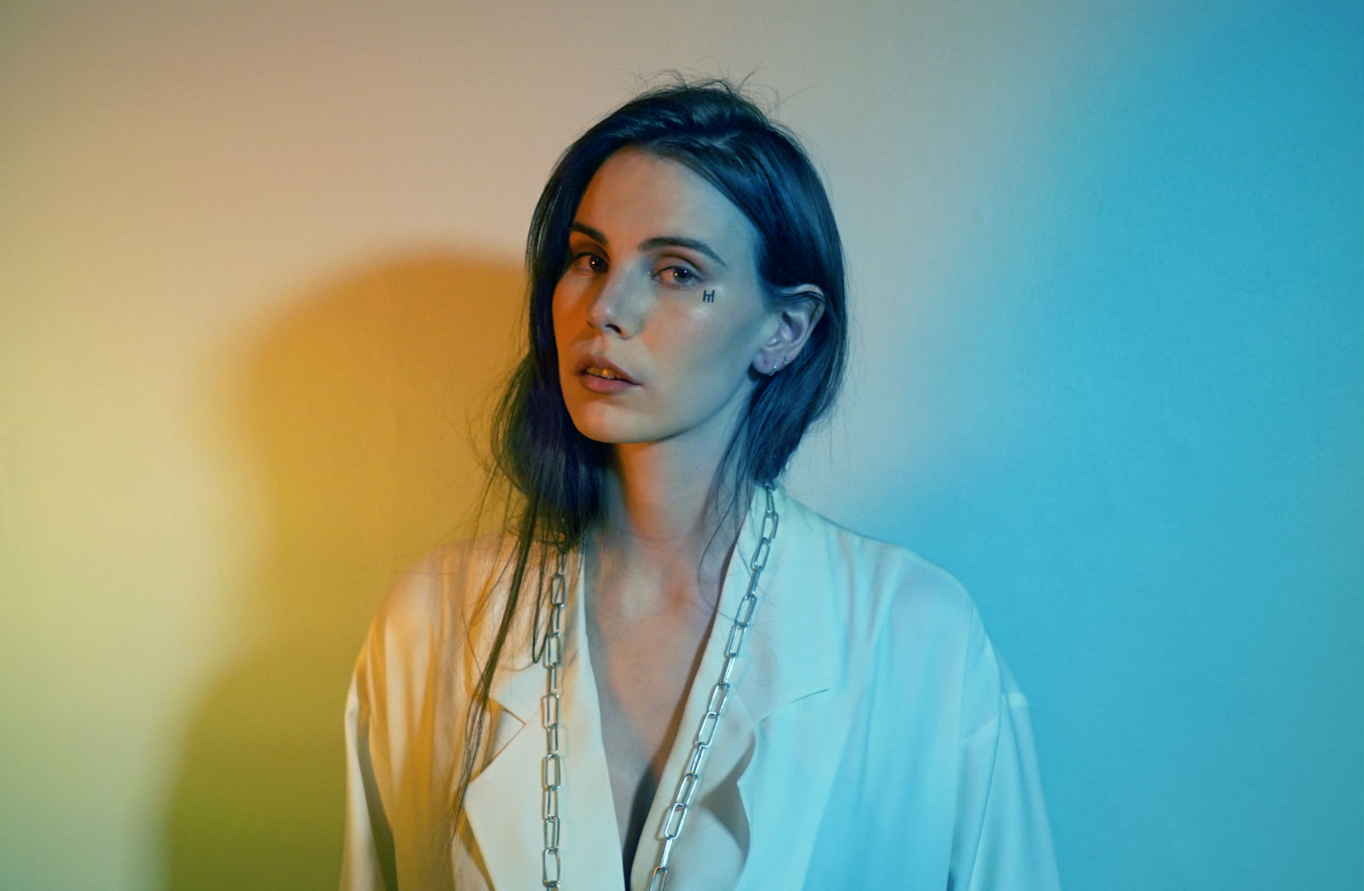 SKOTT EXPLORES MYTHICAL LOVE ON HYPNOTIC NEW TRACK “MIDAS”