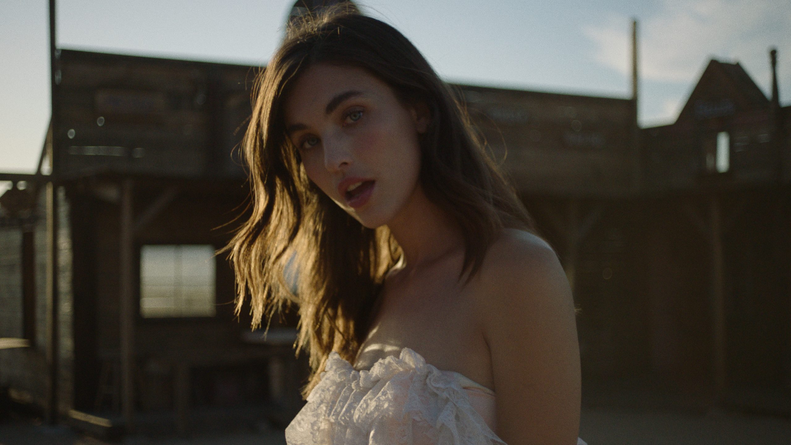 Read more about the article RAINSFORD BARES HER SOUL IN NEW VIDEO ‘OPEN OPEN’