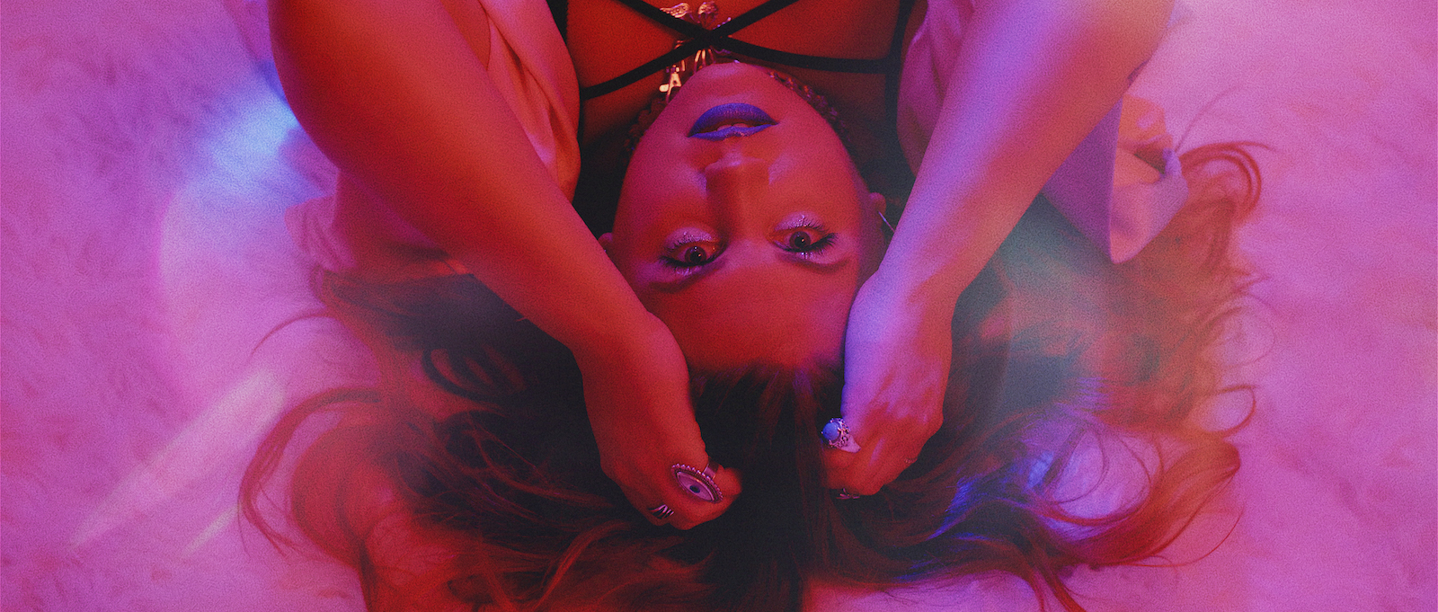 Read more about the article CHAZZY’S VISUALS FOR FLOATING FEATURE A ROLLER DISCO PARTY DECORATED WITH SO MUCH SASS AND SPUNK