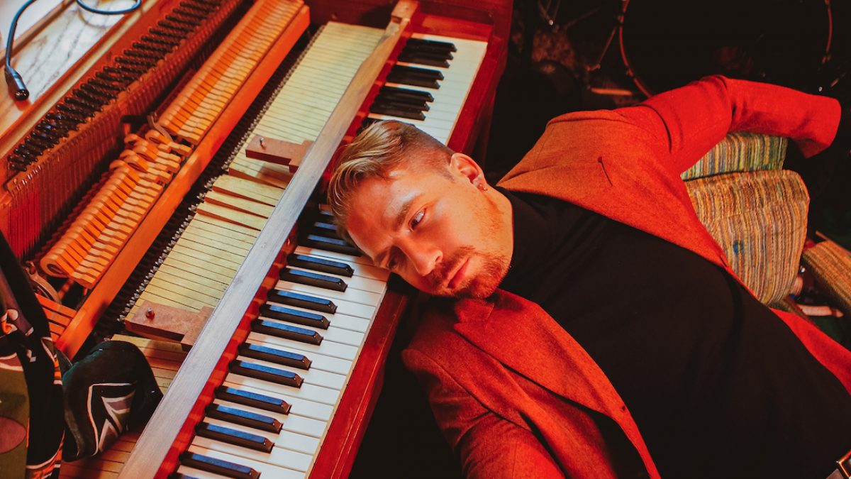 LADYGUNN – ALEXANDER VINCENT INVITES LOCAL DESIGNER ZIG ZAG TO HIS