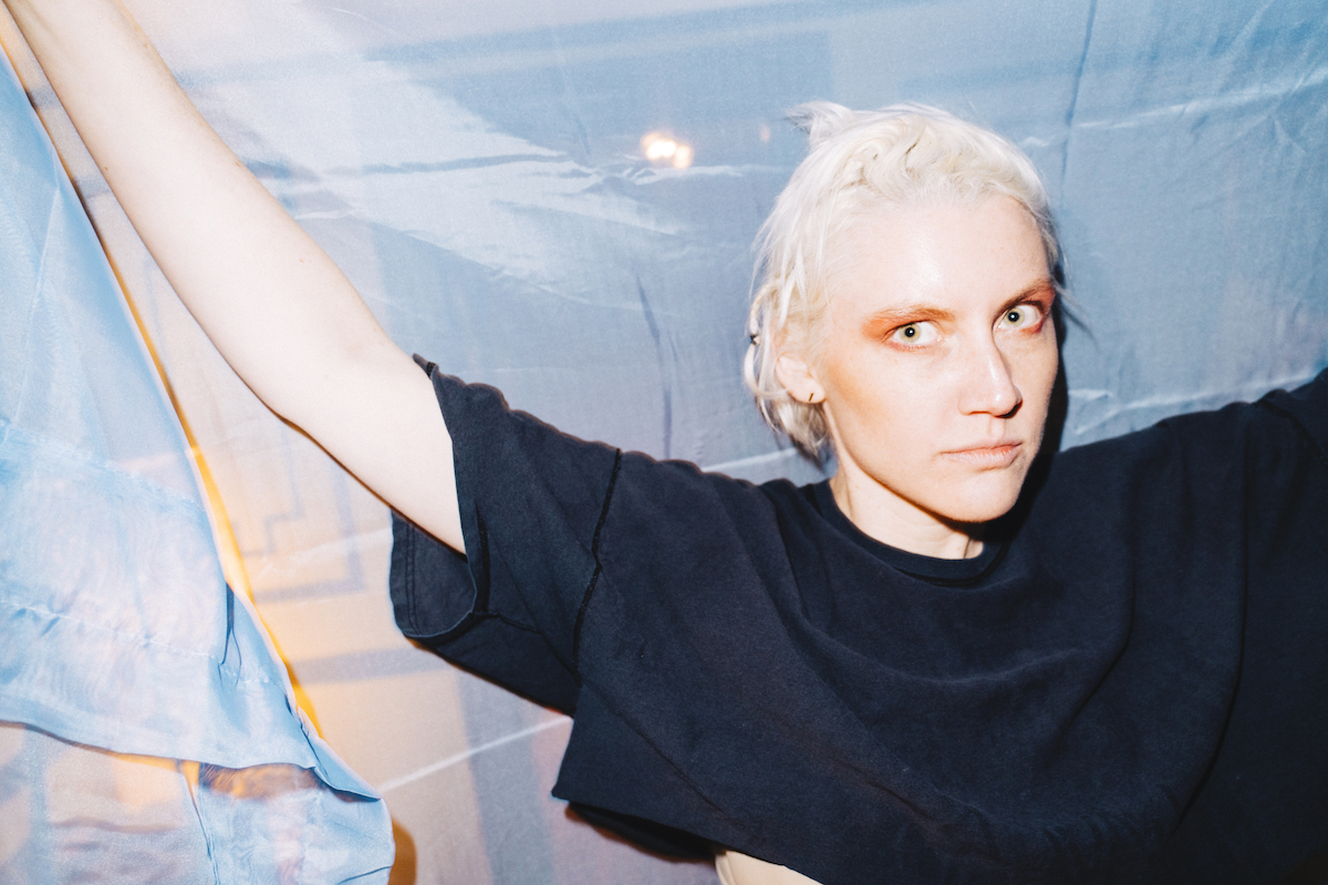 Read more about the article SARAH JAFFE DEBUTS ‘IMPORTANT’ VIDEO