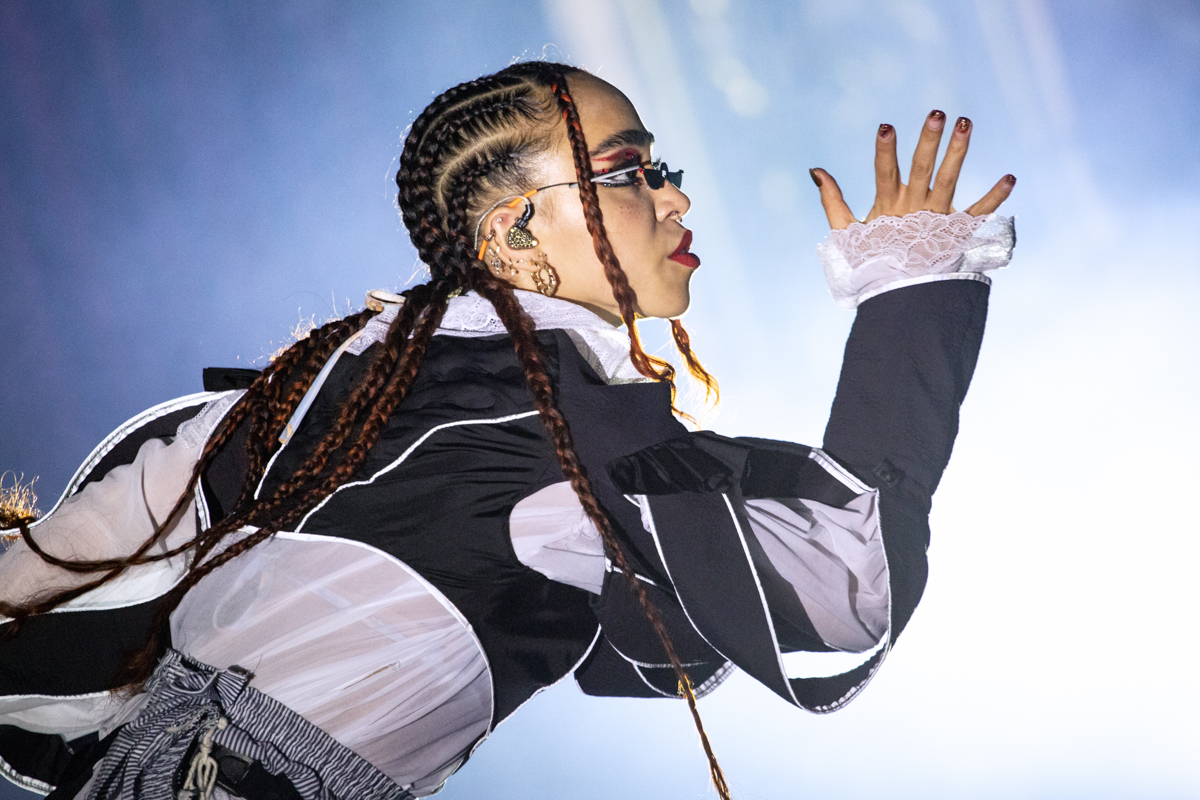Read more about the article LIVE REVIEW: FKA TWIGS AT KING’S THEATER