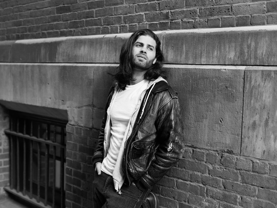 Read more about the article NEW ALT ROCK SINGER DELETTO CHANNELS 90S GRUNGE