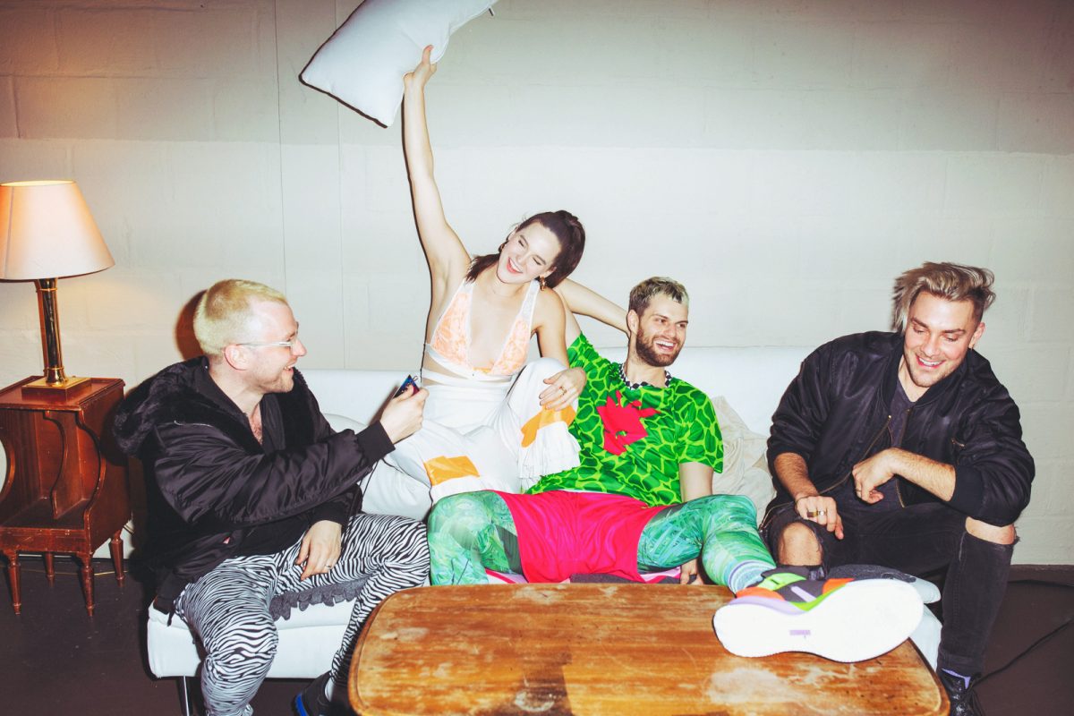 Read more about the article ECLECTIC DUOS SOFI TUKKER AND BOII PAUSE ON TOUR TO INTERVIEW EACH OTHER: EXCLUSIVE
