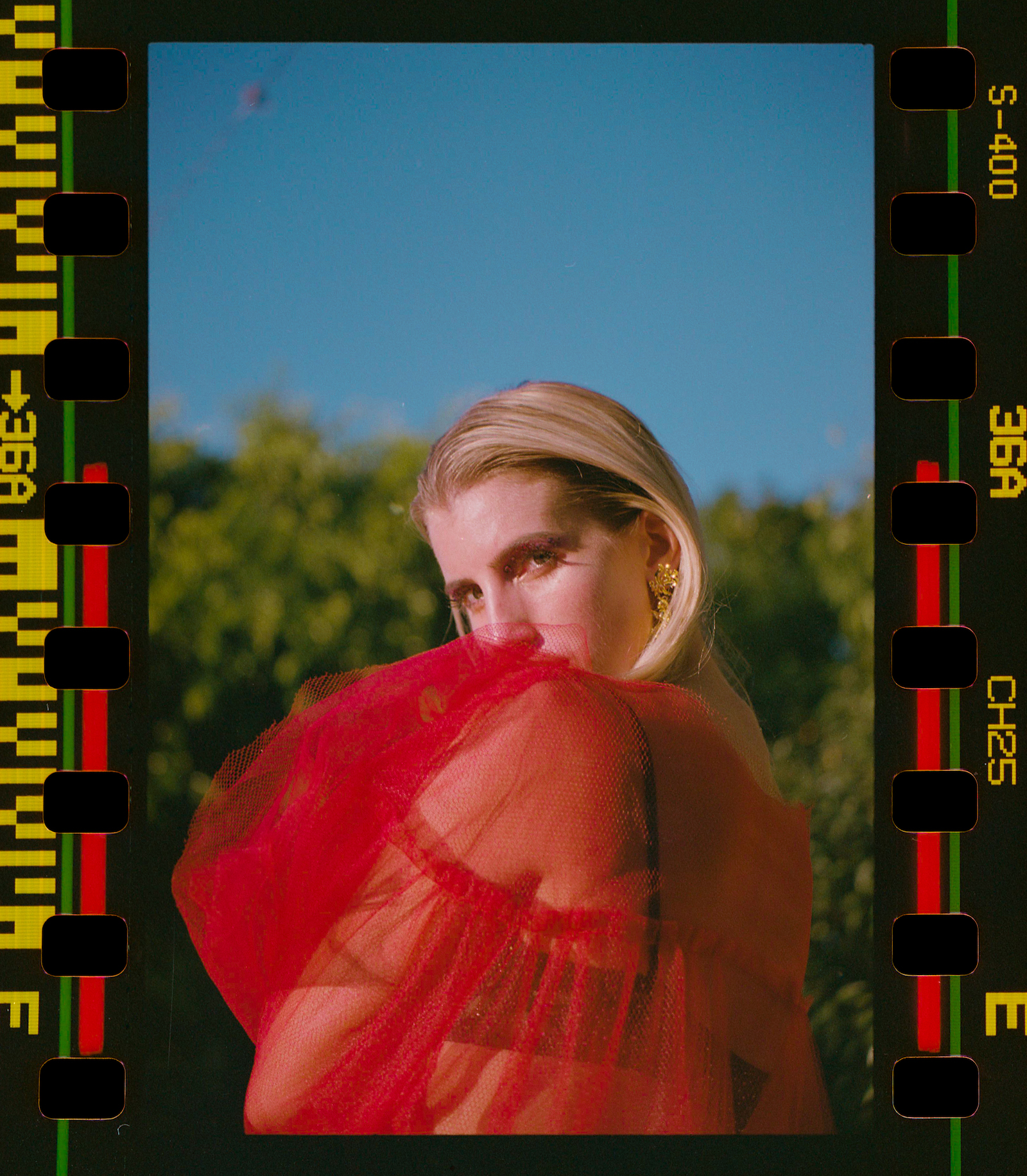 Read more about the article ELLA M. REVELS IN THE DISCOMFORT OF CHANGE WITH FEARLESS DEBUT “MYSELF”