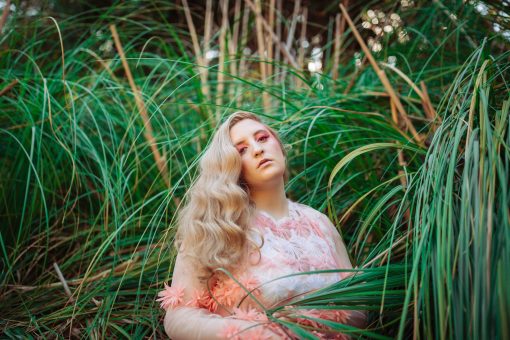 Read more about the article OLIVE LOUISE JUST BROUGHT YOUR PERSONAL DEMONS TO LIFE IN NEW MUSIC VIDEO, ‘BAD THINGS’