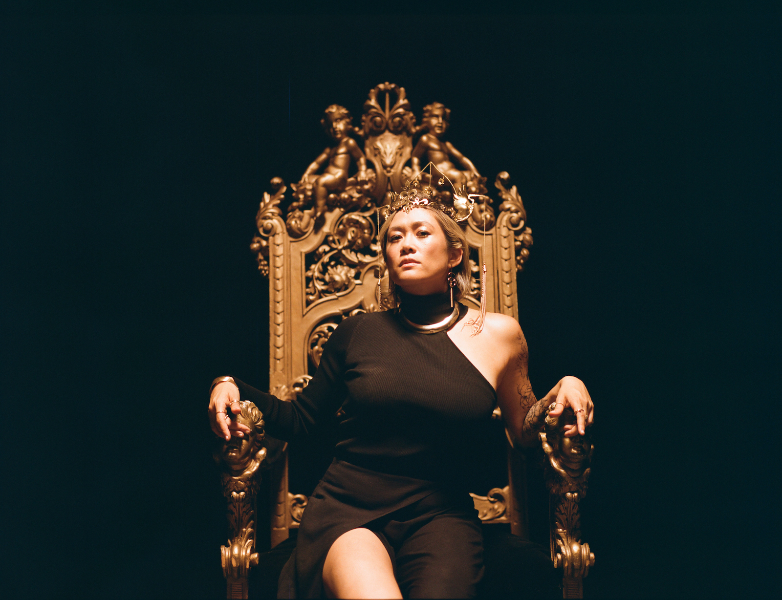 Read more about the article WHAT IF A WOMAN RULED THE WORLD? MILCK PREMIERES VISUALS ‘IF I RULED THE WORLD’: LADYGUNN EXCLUSIVE
