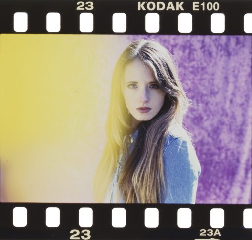 Read more about the article SINGER/SONGWRITER EMILY HACKETT REVEALS ‘HANGOVERS & HEARTBREAK’