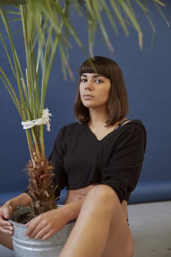Read more about the article AYELLE EXPLORES POWER DYNAMICS WITH EXOTIC ELECTRO POP GEMS