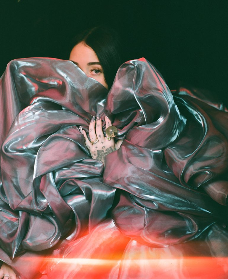 LADYGUNN – LADYGUNN NO.19 COVER STORY: POP MUSIC’S BLEEDING HEART HEROINE