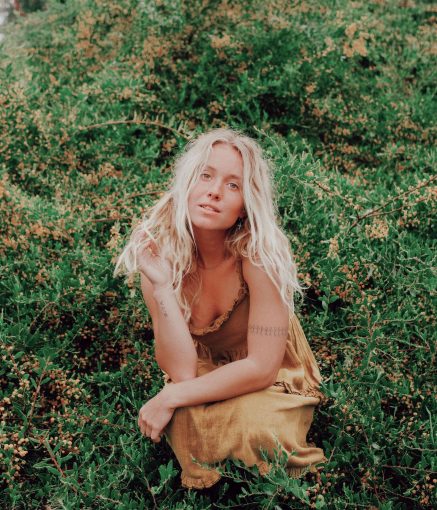 Read more about the article BRINGING SUNSHINE TO THE RAIN: 20 QS WITH YOUR NEW OBSESSION, HOPE WAIDLEY