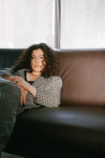 Read more about the article SARA DIAMOND SHINES BRIGHT WHILE REFLECTING ON THE PRESSURES OF LIFE