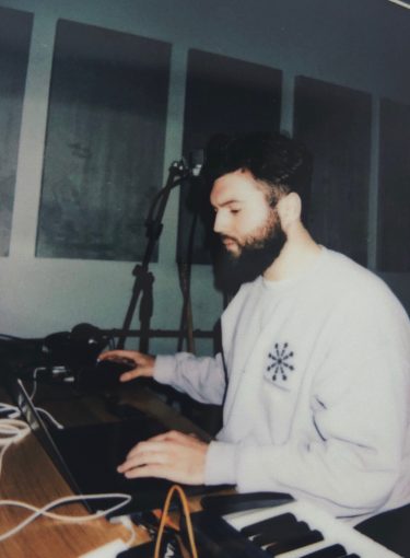 Read more about the article LUCAS NORD TALKS HOW HE CHOOSES A VOCALIST,  POWER IN QUIET SPACES, AND NEW TRACK ‘NO ONE EVEN KNOWS MY NAME’ FT. HUSKY