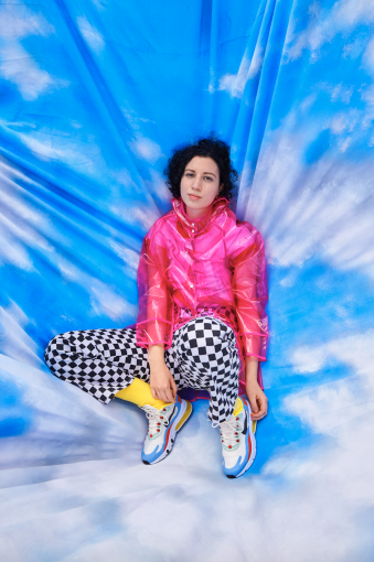 Read more about the article E^ST WALKS US THROUGH “I’M DOING IT” – HER ORIGINAL, INNOVATIVE, AND ALL-ENCOMPASSING DEBUT ALBUM