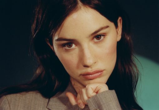 Read more about the article GRACIE ABRAMS: A MIRROR TO OUR WORLD