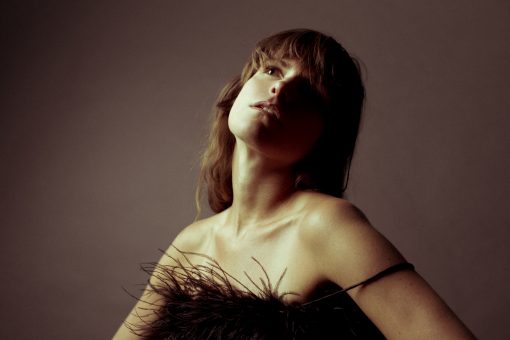 Read more about the article LYDIA LUCE DISCUSSES HER NEW ALBUM ‘DARK RIVER’