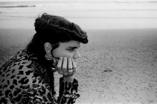 Read more about the article PREMIERE: SOKO  HURT ME WITH YOUR EGO, LIVE FROM HOTEL AGUAS CLARAS IN COSTA RICA