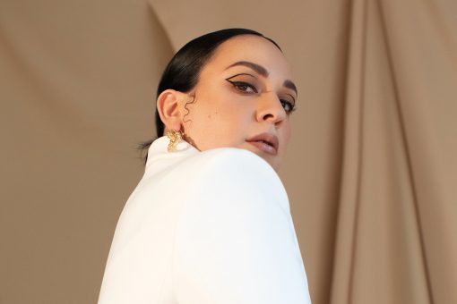 Read more about the article CARLA MORRISON CONFRONTS HER “ANSIEDAD” ON NEW SONG
