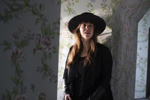 Read more about the article SERENA RYDER MASTERS ‘THE ART OF FALLING APART’