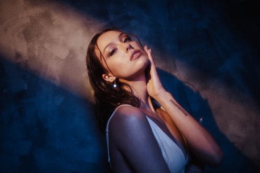 Read more about the article PREMIERE: BAILEY BRYAN DROPS NEW VIDEO FOR LATEST SINGLE “TEMPORARY”