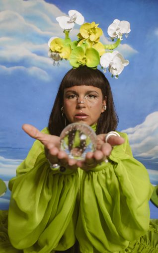 Read more about the article BOMBA ESTÉREO RECONNECTS US TO NATURE WITH AN “AIRE” OF EASE