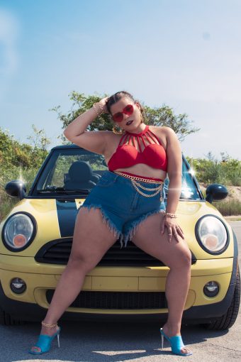 Read more about the article ELLE BAEZ CRUSHES YOUR “STEREOTYPE”