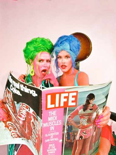 Read more about the article EARTH GIRLS ARE EASY