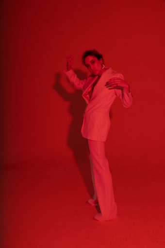 Read more about the article A LOOK AT ELOHIM AND HER NEWEST SINGLE “LITTLE IDIOT”