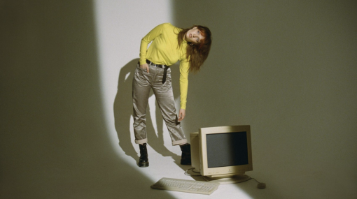 Read more about the article ORLA GARTLAND ON SOCIAL MEDIA, COMMUNITY, AND HER INDEPENDENT DEBUT RECORD