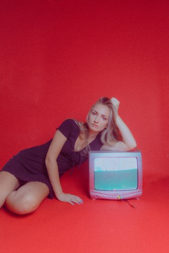 Read more about the article CAS CLEO DELIVERS HER NEW SINGLE “FUTURE”