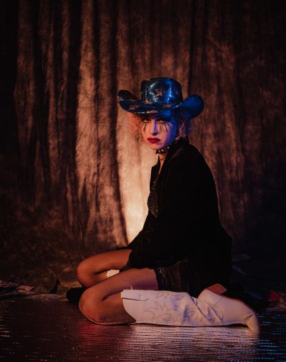 Read more about the article STREAM VANDERWOOLF’S DEBUTE EP  ++ INTERVIEW WITH ASHLYN KERSTEN