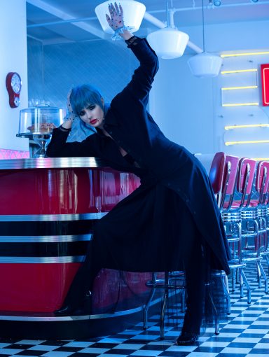 Read more about the article INTERVIEW: COURTNEY PAIGE NELSON COMES BACK TO “BURY IT”