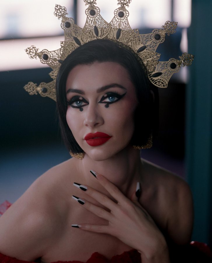 LADYGUNN QVEEN HERBY INVITES US INTO HER QVEENDOM