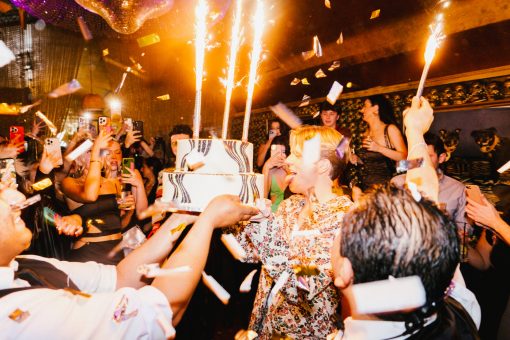 Read more about the article Davis Burleson Celebrates Birthday With Edible Glitter, Burgers & Style!