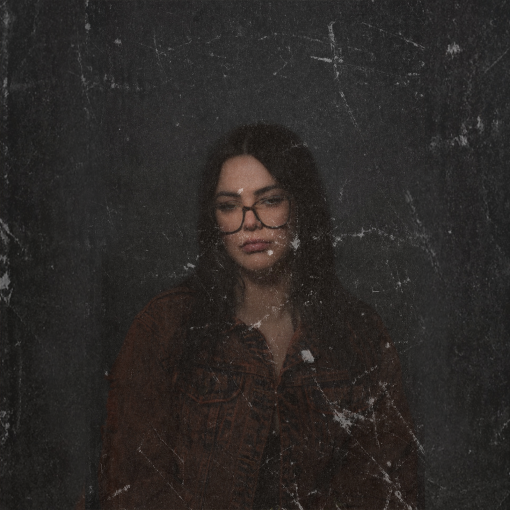 Read more about the article CAITLYNNE CURTIS IS GONNA SWING YOUR MOOD FOR THE BETTER