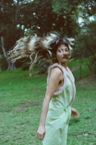 Read more about the article INTERVIEW – LAUREN RUTH WARD ARRIVES LIKE A “MESSIAH” 