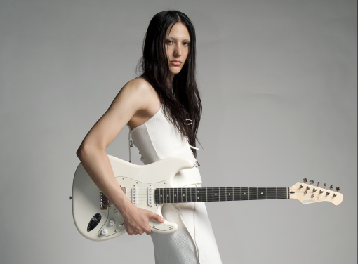 Read more about the article DONNER INSTRUMENTS BROUGHT ROCKER-CHIC TO PRIVATE POLICY SS23