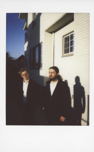 Read more about the article LA indie pop-duo Sleeping Lion drops refreshing, cinematic new single “Hurt Nobody” in anticipation of upcoming record Most Improved