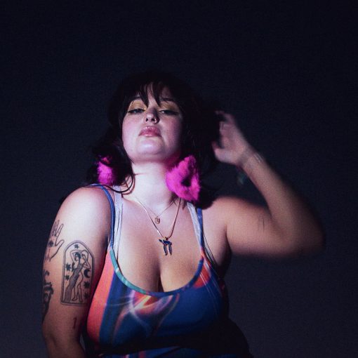 Read more about the article IZYE TRICKLES HER HONEYED WORDS INTO YOUR EARS