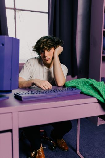 Read more about the article INTERVIEW – DREW LOUIS IS TALENTED AND PROUD