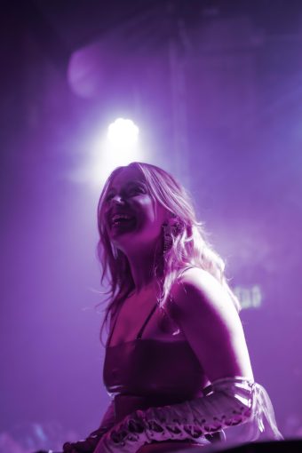 Read more about the article CATCHUP WITH ASHE AFTER HER SOLD-OUT TROUBADOUR SHOW DEBUTING HER SOPHOMORE ALBUM RAE