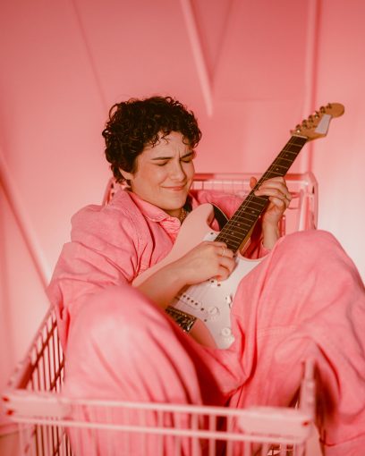 Read more about the article Interview with Rising Queer Artist Kia Rose: Conquering the Music Industry One Single at a Time.