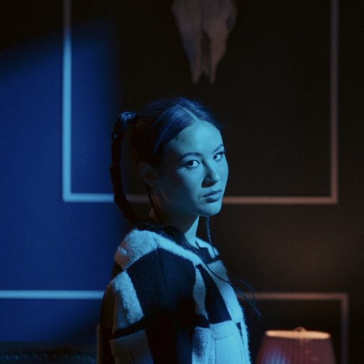 Read more about the article Rising Pop Sensation Emei Shares New Song + Video for Cynical